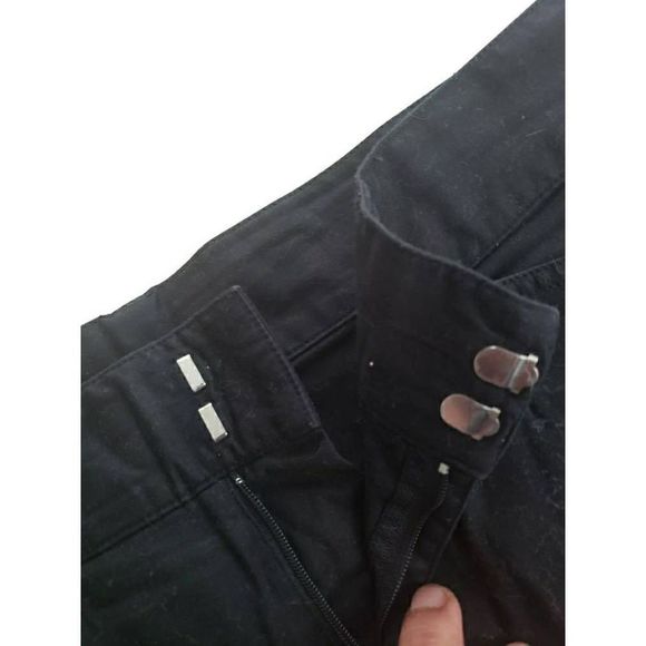 GAP Black Skirt - 1" Depth, 19" Height, 15" Length - Size 6 - Picture 4 of 6